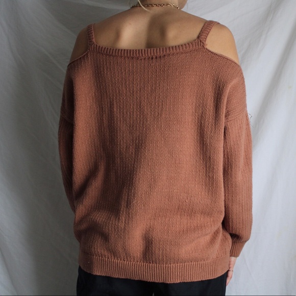 Off the shoulder Sweater - Picture 3 of 3